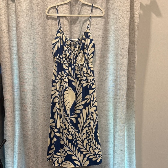 H&M Dresses & Skirts - H&M Blue and Cream Leaf Print Midi Dress